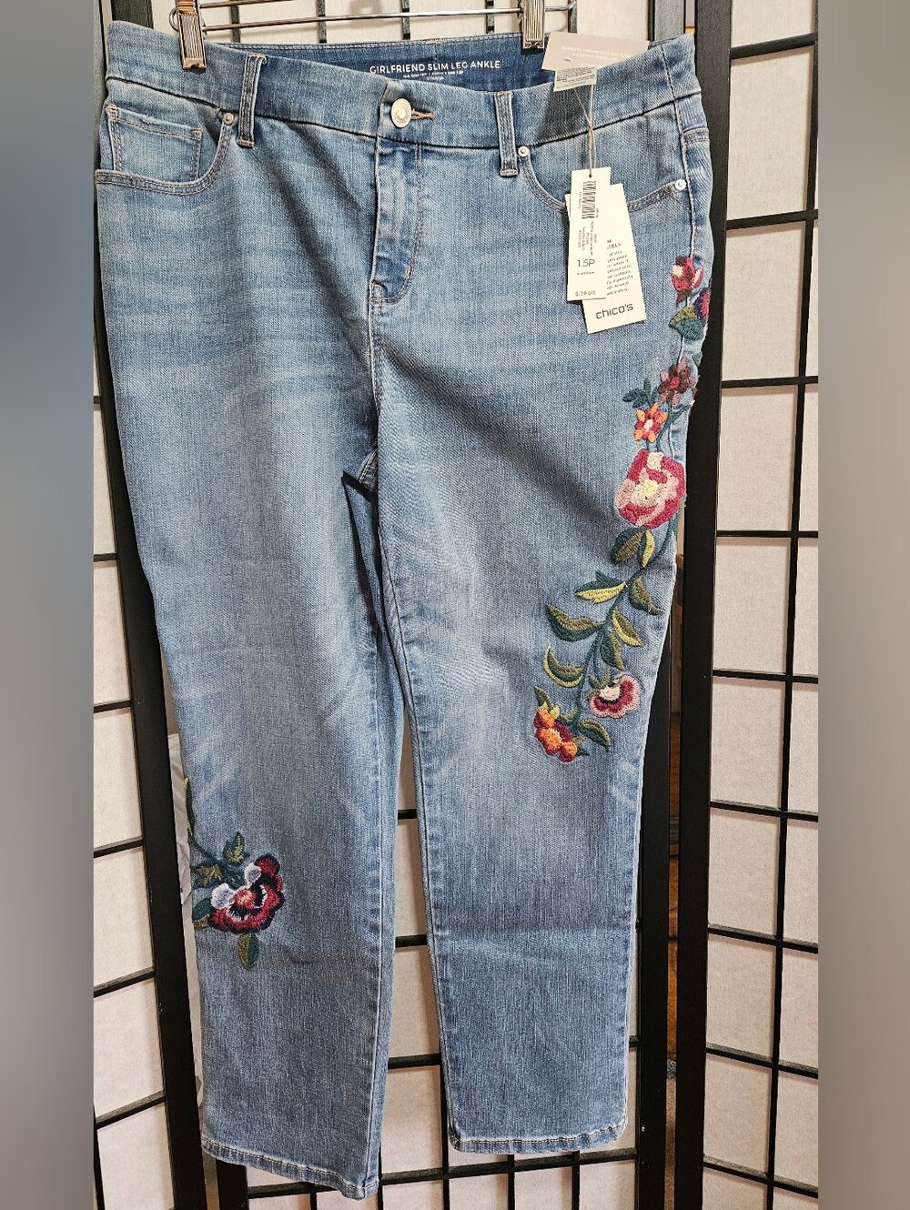 NWT Chico's 10P (1.5 P) Denim Floral Embroidered Girlfriend Slim Leg Ankle Jeans